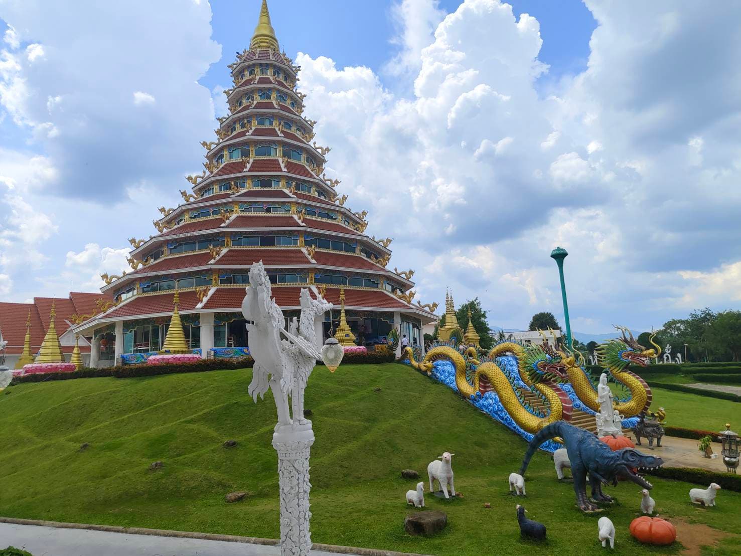 Chiang Rai Signature Temples Day Tour: White, Blue & Red from Chiang Mai